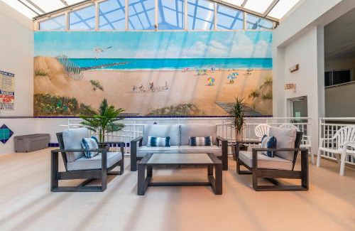 North End Hotel | Watson's Regency Suites: Family-Friendly with Pool Access