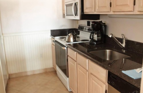 North End Hotel | Discover Watson's Regency Suites: Family-Friendly Comfort
