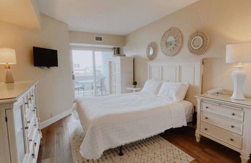 North End Hotel | Discover Watson's Regency Suites: Family-Friendly Comfort