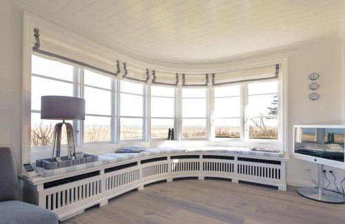 Kampen Villa | Experience Watthues: Oceanfront Retreat with Spa & Pet-Friendly