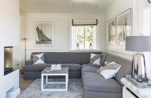 Kampen Villa | Experience Watthues: Oceanfront Retreat with Spa & Pet-Friendly