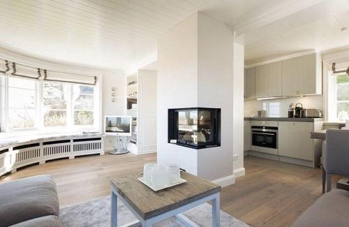 Kampen Villa | Experience Watthues: Oceanfront Retreat with Spa & Pet-Friendly