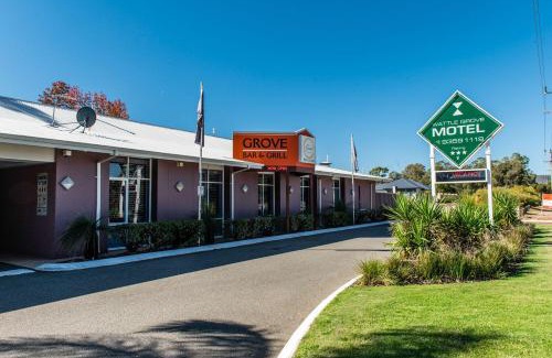 Wattle Grove Hotel | Explore Wattle Grove Motel: Family-Friendly with Pool Access