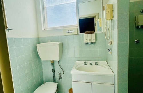 Cootamundra Hotel | Cozy Wattle Tree Motel: Family-Friendly with Breakfast Included
