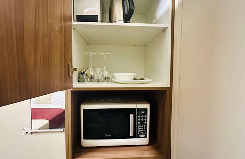 Cootamundra Hotel | Cozy Wattle Tree Motel: Family-Friendly with Breakfast Included