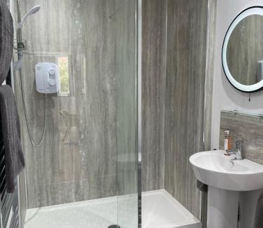 Bicester Bed & Breakfast | Watts Lodge: Guest Rated 8.6 - Family-Friendly Retreat