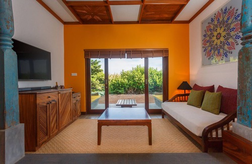 Wennappuwa Hotel | Experience Wattura Resort and Spa: Ocean Views & Relaxation