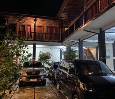 Watukarung House | Discover Watukarung Sackstone Guesthouse with Oceanfront Views