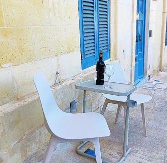 Valletta House | Wave 24 Savynomad Harbour Residence with Private Spa Retreat
