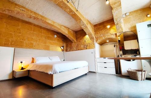 Valletta House | Wave 24 Savynomad Harbour Residence with Private Spa Retreat