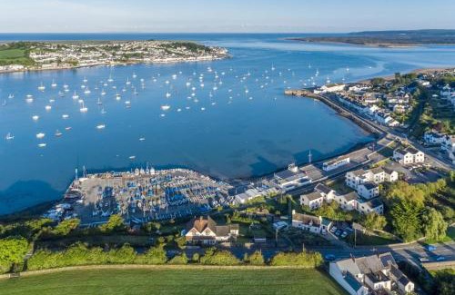Appledore House | Wave Crest