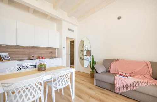 Jesolo Apartment | Discover Wave Island Batte18: Family-Friendly Pool Retreat