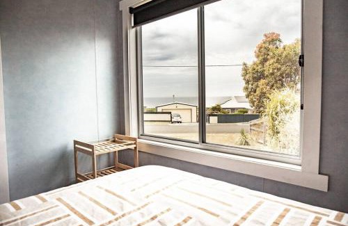 Scamander House | Cozy Wave Side Cottage in Scamander - Pet Friendly Retreat