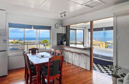 Scamander House | Cozy Wave Side Cottage in Scamander - Pet Friendly Retreat