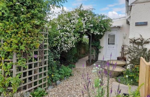 Hornsea House | Wavecrest: Family & Pet Friendly 4-Star Getaway