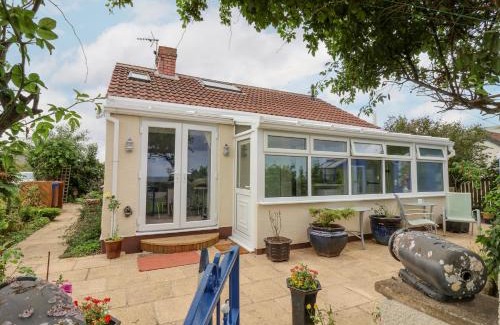 Hornsea House | Wavecrest: Family & Pet Friendly 4-Star Getaway