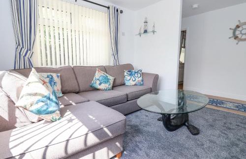 Hornsea House | Wavecrest: Family & Pet Friendly 4-Star Getaway