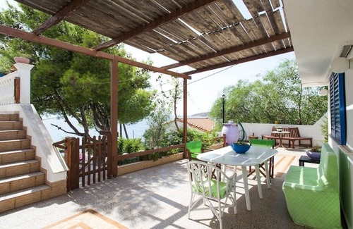Salamis House | Budget-Friendly Wavedance Accommodation in Ifestos