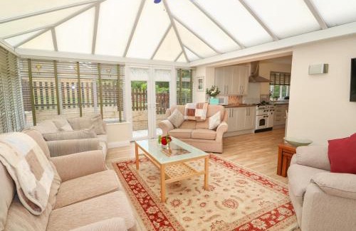 Skendleby House | Waverley: 4-Star Family-Friendly Retreat with Top Ratings