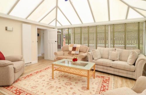 Skendleby House | Waverley: 4-Star Family-Friendly Retreat with Top Ratings