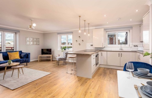 Ayr Apartment | Top-Rated Waverley Suite No57 - Pet Friendly & Breakfast Included