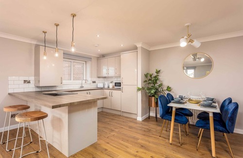 Ayr Apartment | Top-Rated Waverley Suite No57 - Pet Friendly & Breakfast Included