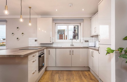 Ayr Apartment | Top-Rated Waverley Suite No57 - Pet Friendly & Breakfast Included