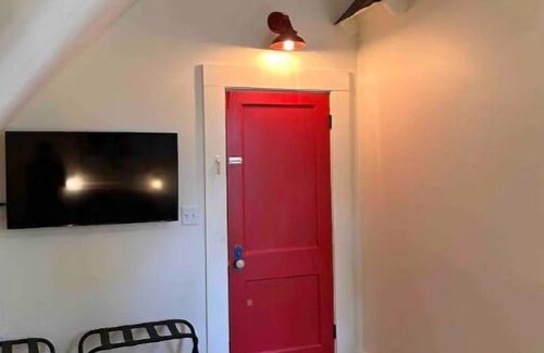 Waverly Bed & Breakfast | Top Floor Retreat at Waverly B&B - Rated 10/10!