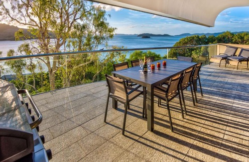 Hamilton Island Apartment | Waves 6: Ocean View Retreat with Pool and Family Amenities
