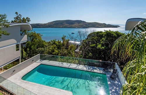 Hamilton Island Apartment | Waves 6: Ocean View Retreat with Pool and Family Amenities