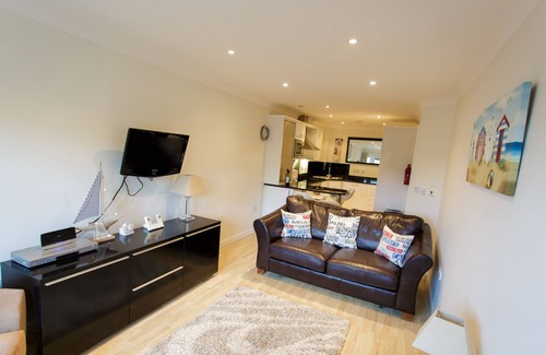 Newquay Apartment | Beachfront Waves Apartments - Pet-Friendly & Family Ready