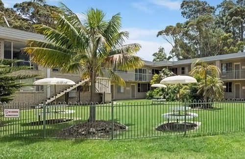 Surf Beach Apartment | Relaxing Waves at Surf Beach with Oceanfront Views