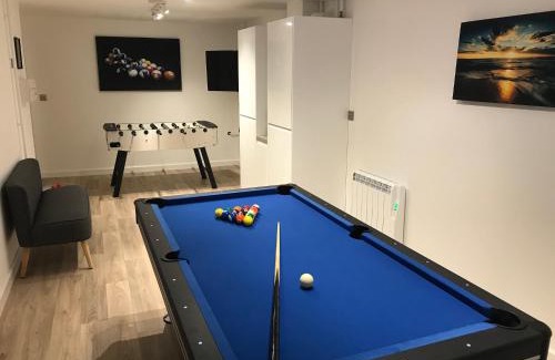 Maenporth House | Relax at Waves Falmouth: Hot Tub & Games Room Near Beach