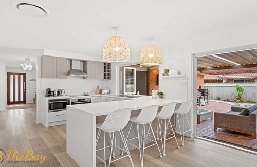 Fingal Bay House | Beach Getaway at Waves on Whitesands – Family-Friendly Fun!