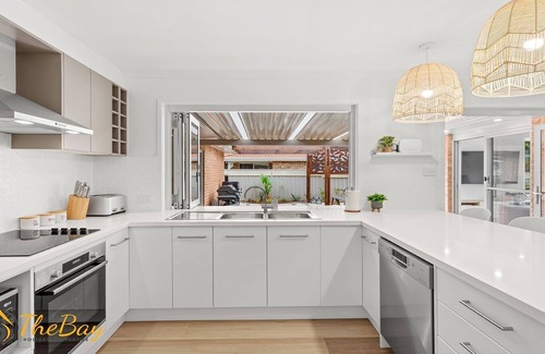 Fingal Bay House | Beach Getaway at Waves on Whitesands – Family-Friendly Fun!