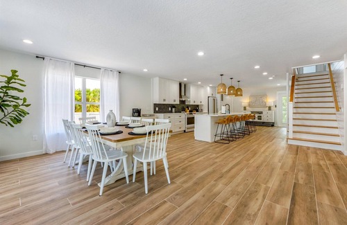 Anna Maria House | Waves- steps from the beach with a water view