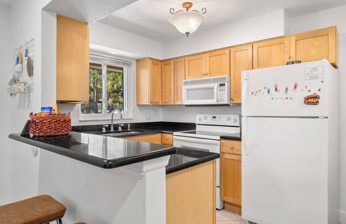 St. Pete Beach Condo | Relaxing Waves: Beachfront Bliss with Pool & Spa Amenities