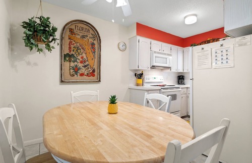 St. Pete Beach Condo | Relaxing Waves: Beachfront Bliss with Pool & Spa Amenities