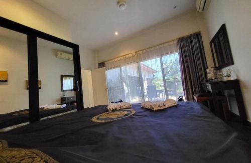 Rayong Villa | Relaxing Wavesbase Tropical Villa with Oceanfront Pool