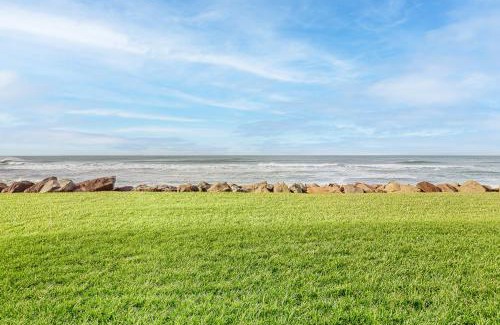 Neskowin Apartment | Oceanfront Retreat: Waveside Hideaway, Unit 11 - Pet Friendly