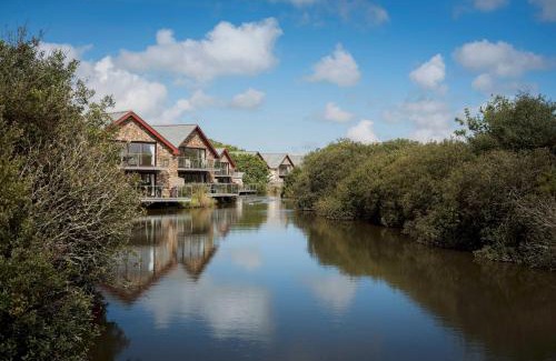 Winnard's Perch House | Relaxing Waveside Retreat with Hot Tub & Pool Access