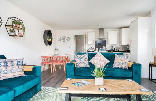 Winnard's Perch House | Relaxing Waveside Retreat with Hot Tub & Pool Access