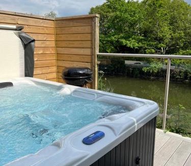 Winnard's Perch House | Relaxing Waveside Retreat with Hot Tub & Pool Access