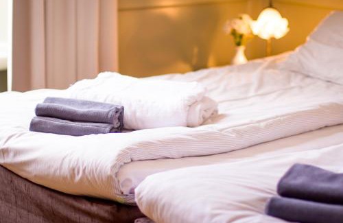 Vaxholm Hotel | Welcoming Waxholms Hotell: Pool, Spa & Pet-Friendly Stay