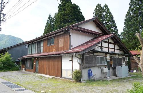 Shirakawa Apartment | Discover WAY SHIRAKAWAGO: Private Parking & Family-Friendly