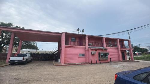 Cedar Crest Hotel | Way Side Inn by Hotel O Dallas near Fair Park Downtown