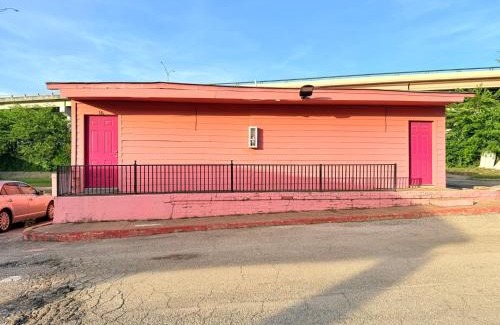 Cedar Crest Hotel | Way Side Inn by Hotel O Dallas near Fair Park Downtown