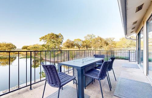 Horseshoe Bay Apartment | Inviting Way to the Bay: Pet-Friendly Family Retreat