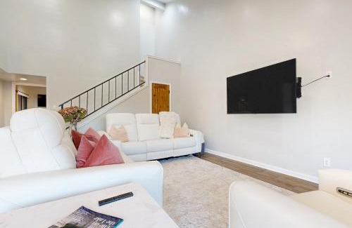 Horseshoe Bay Apartment | Inviting Way to the Bay: Pet-Friendly Family Retreat