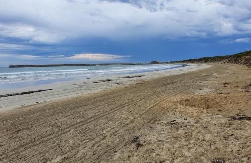 Warrnambool House | Wayamba: Pet-Friendly 4-Star Retreat with Top Reviews